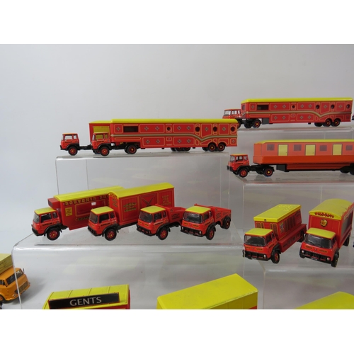 1085 - Large selection of Oxford diecast Bartellos circus vehicles, animal trailers etc.