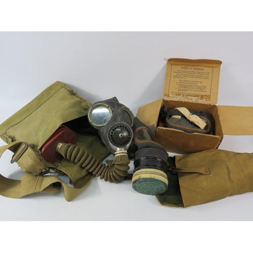 431 - Vintage Cased/Boxed Gas Masks Inc WW2 Dated 1941 w/ Satchel, Civilian, Etc x 3 2306239