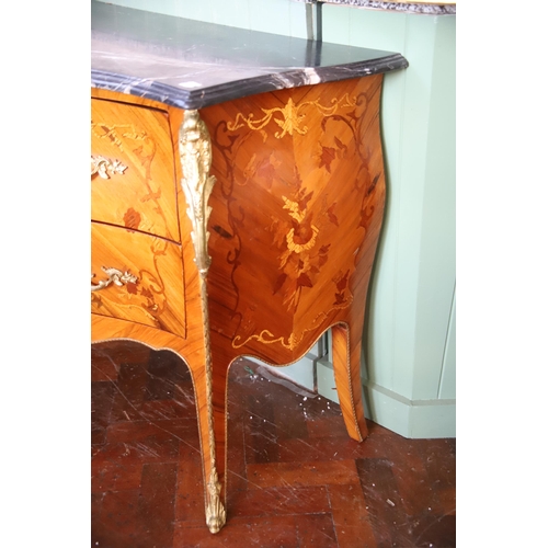 916 - Beautiful and good quality Bombe  chest drawers with inlaid marquetry. Marble top, in excellent cond... 