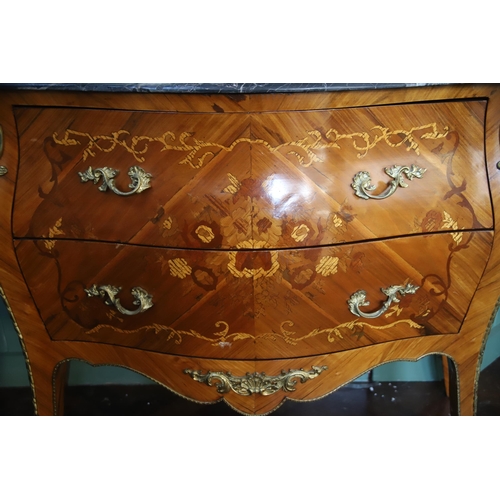 916 - Beautiful and good quality Bombe  chest drawers with inlaid marquetry. Marble top, in excellent cond... 