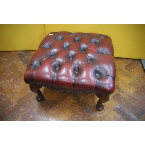 925 - Beautifully upholstered Leather Chesterfield Wing back Chair in very good condition with Matching le... 