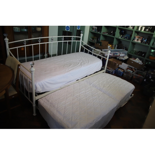 930 - Day Bed with extending base with extra mattress under. In clean and unused condition. Measures appro... 