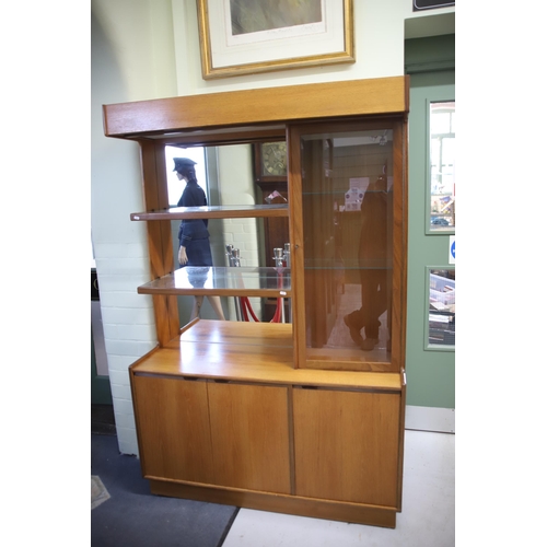 931 - Mid 20th Century Teak Wall unit by Turnbridge of London. In very good condition. H:72 x W:48 x D:16 ... 