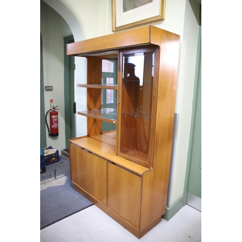 931 - Mid 20th Century Teak Wall unit by Turnbridge of London. In very good condition. H:72 x W:48 x D:16 ... 