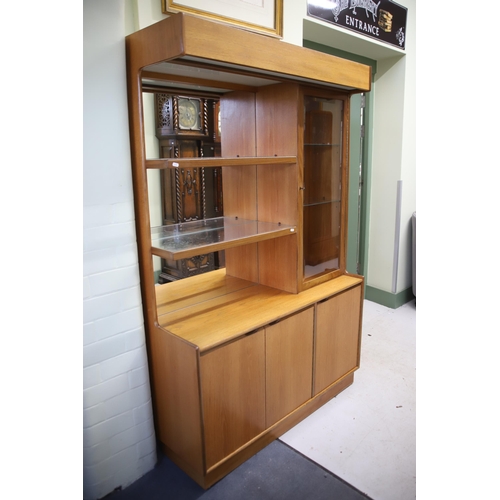 931 - Mid 20th Century Teak Wall unit by Turnbridge of London. In very good condition. H:72 x W:48 x D:16 ... 