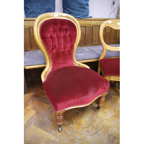 946 - Mixed lot of vintage and antique chairs. All upholstered and in good condition see photos