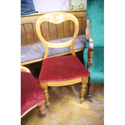 946 - Mixed lot of vintage and antique chairs. All upholstered and in good condition see photos