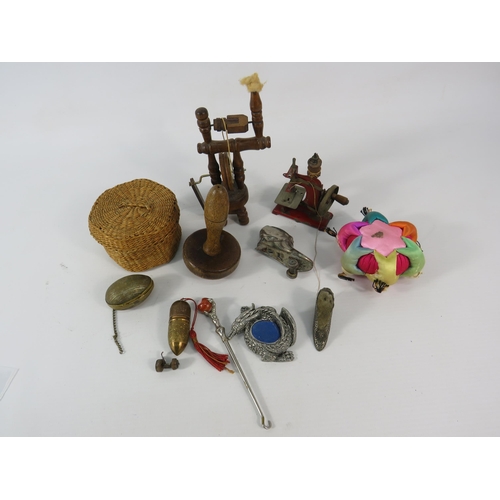 421 - Antique Haberdashery Collectables Inc Miniatures Novelty Roller Skates Etc x 11 457974