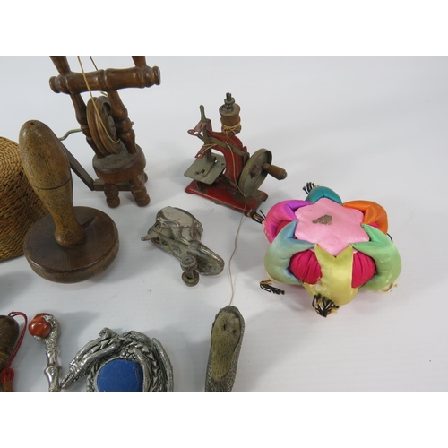 421 - Antique Haberdashery Collectables Inc Miniatures Novelty Roller Skates Etc x 11 457974