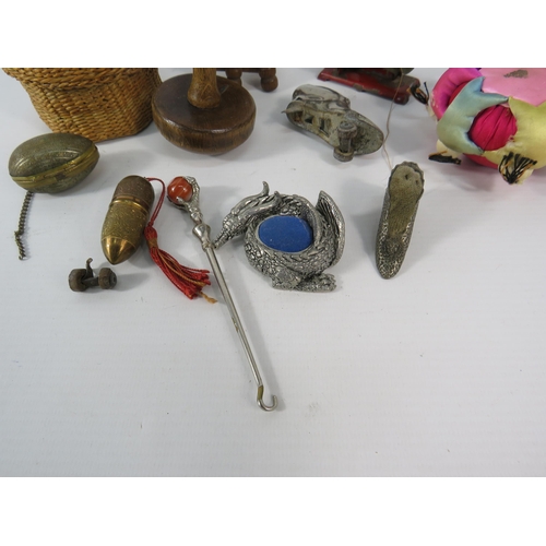 421 - Antique Haberdashery Collectables Inc Miniatures Novelty Roller Skates Etc x 11 457974