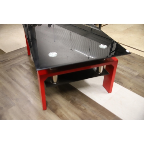 1247 - Stylish Modernist Low table of Glass and powder coated metal. H:17 x W:43  in excellent condition.  ... 