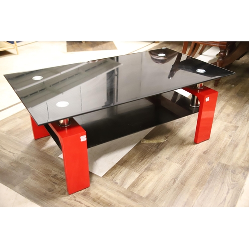 1247 - Stylish Modernist Low table of Glass and powder coated metal. H:17 x W:43  in excellent condition.  ... 