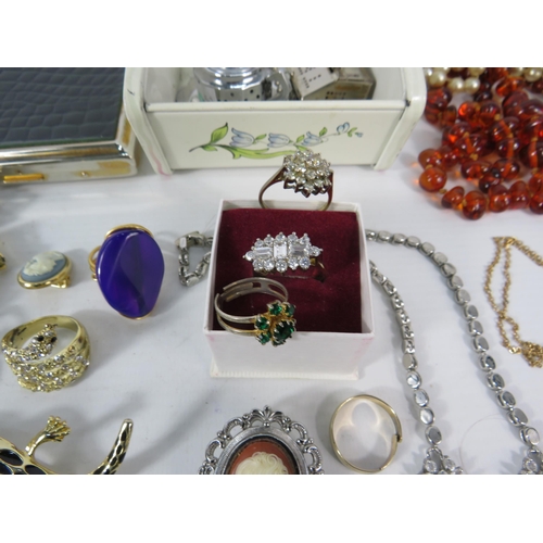 575 - Selection of various costume jewellery including Brooches, Necklaces, Pearls etc.