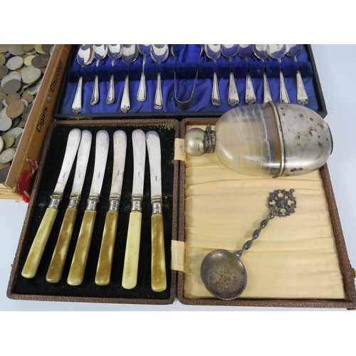 580 - Mixed lot to include various vintage uk and foreign coins, vintage hip flask & silver plated cutlery... 