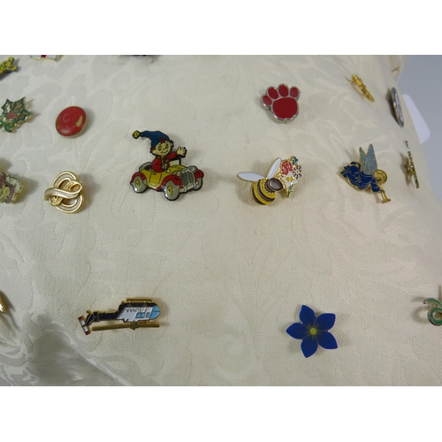 397 - 50 Various pin badges.