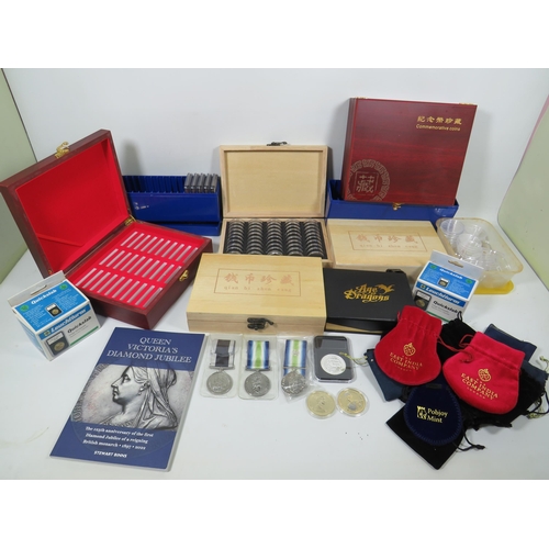 821 - Coin stamped as 1oz of .999 Silver plus reproduction medals together with a Large Selection of Coin ... 