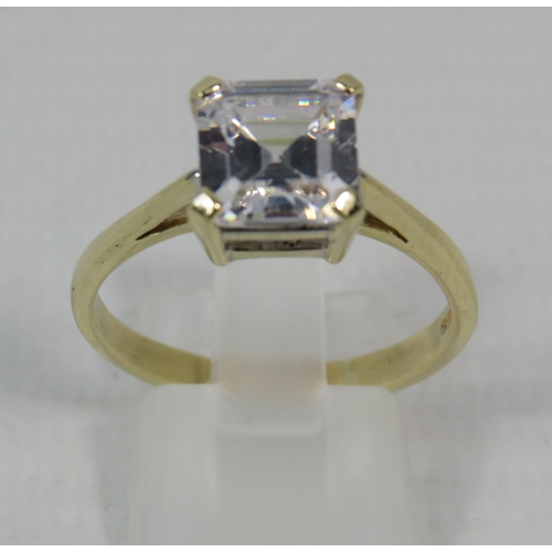 274a - 9ct Yellow Gold 8mm square Cubic Zirconia set ring, size T.5. 3.8grams.