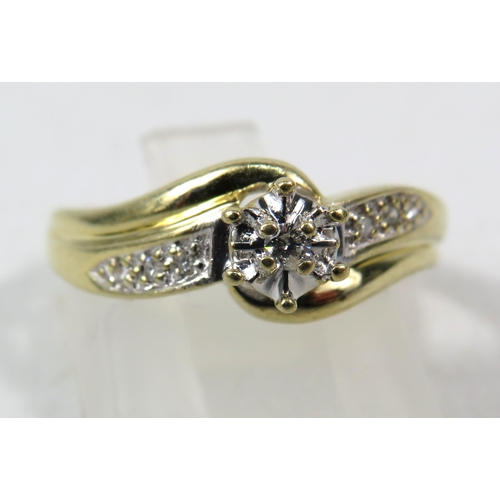 280a - 9ct Yellow Gold illusion Diamond set ring, Central stone 2mm with Three smaller diamonds to each sho... 