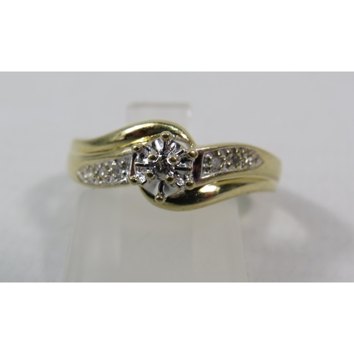 280a - 9ct Yellow Gold illusion Diamond set ring, Central stone 2mm with Three smaller diamonds to each sho... 