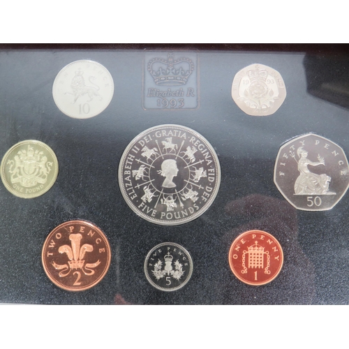 822 - Two Royal Mint Coin sets from 1993 & 1997 plus a mint QEII UK Crown. See photos.