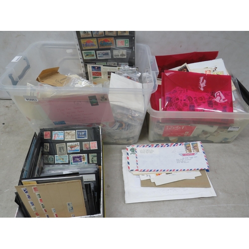 836 - Specimin and presentation packs, plus a large selection of Loose Stamps, Stamps on paper. See photos