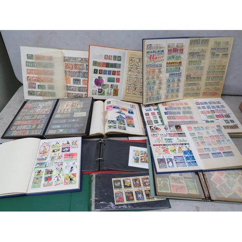 838 - Good selection of vintage and well filled stamp albums containing stamps of the world. See photos