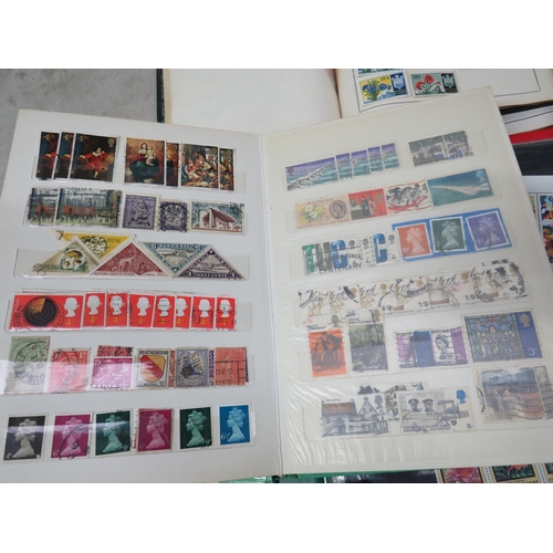 838 - Good selection of vintage and well filled stamp albums containing stamps of the world. See photos