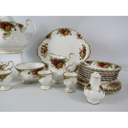 658 - Twenty pieces of Royal Albert Old Country Roses china. (repair to finial on teapot).