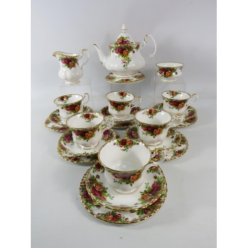 659 - Royal Albert Old Country Roses teaset with teapot stand, 22 pieces in total.