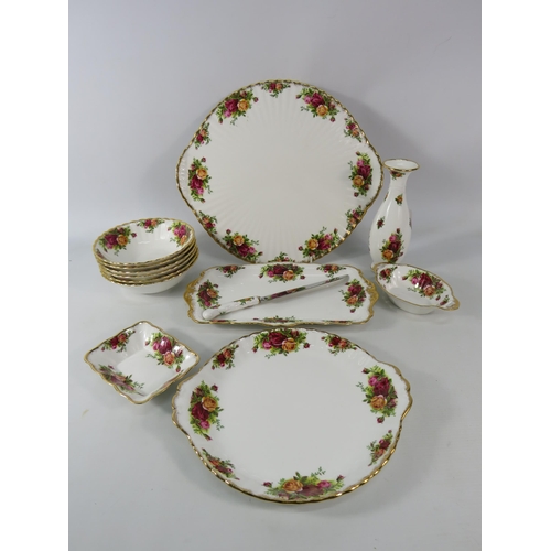 660 - Royal Albert Old Country Roses cake plates, bowls, etc. 13 pieces in total.