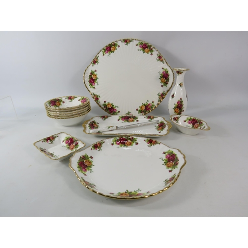 660 - Royal Albert Old Country Roses cake plates, bowls, etc. 13 pieces in total.