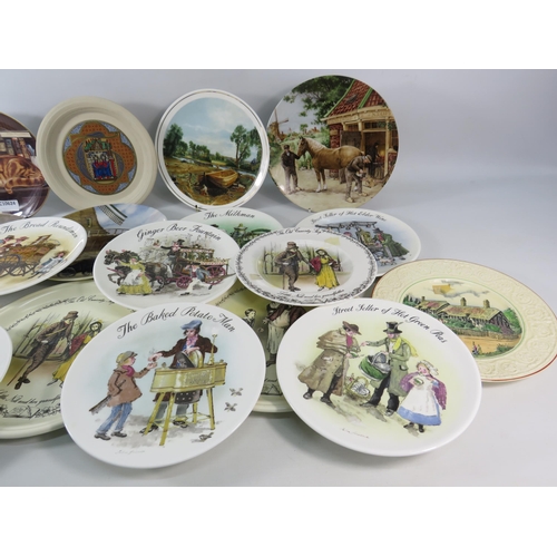 671 - Large selection of various collectors plates, Wedgwood, Royal Doulton, Hornsea etc