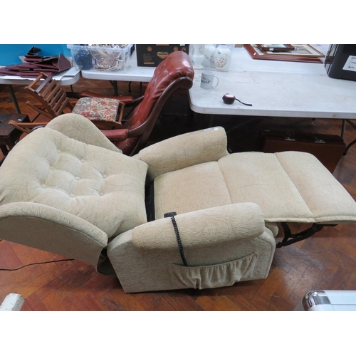 778 - Good Clean and Tidy Electric Rise/Recline chair with two motors. All works perfectly.   See photos