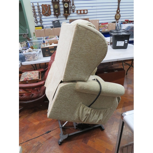 778 - Good Clean and Tidy Electric Rise/Recline chair with two motors. All works perfectly.   See photos