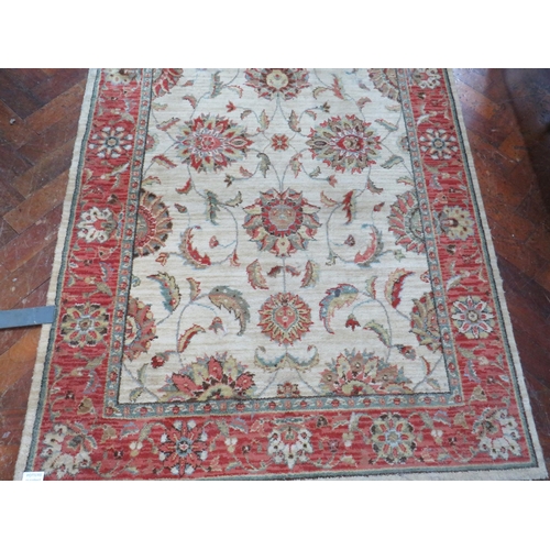 783 - Small hearth rug which measures approx 66 x 42 inches. Clean condition see photos.