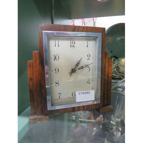 800 - Mixed Vintage lot to include an Art Deco mantle clock in running order, an illuminated Globe and a v... 