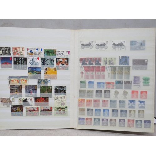 844 - Nicely presented albums of World Stamps. See photos