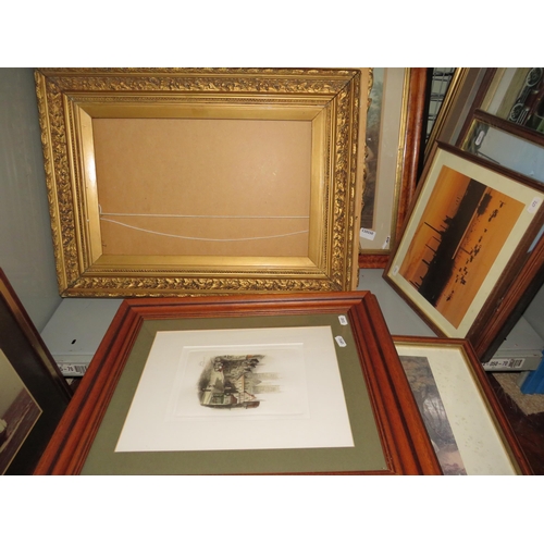 2077 - Large selecgtion of vintage framed prints and paintings etc.