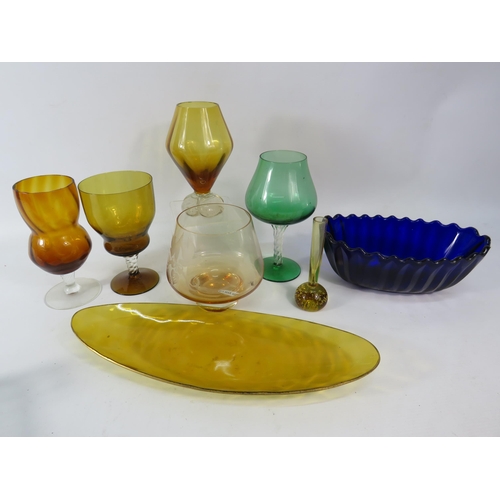 2083 - Selection of coloured art glass.