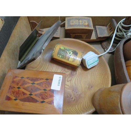 883 - Good Mixed box of Treen items. See photos   (please remember to factor in packing and postage costs ... 