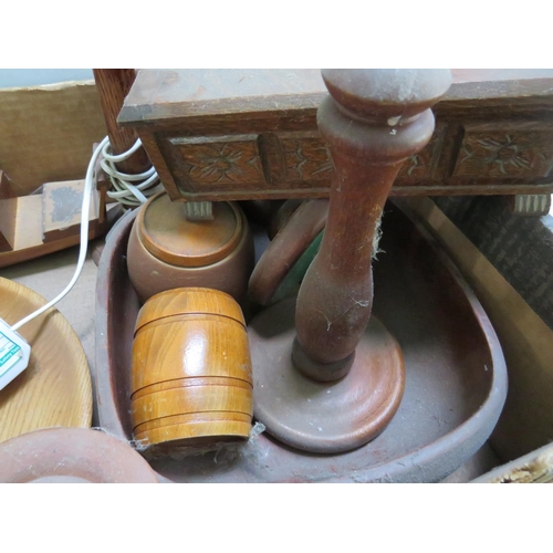 883 - Good Mixed box of Treen items. See photos   (please remember to factor in packing and postage costs ... 