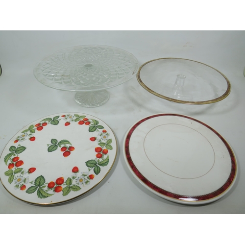 897 - Good Mixed Wedgwood lot to include plates by Night and day, Clio and Strawberry , MEDICI patterns  (... 