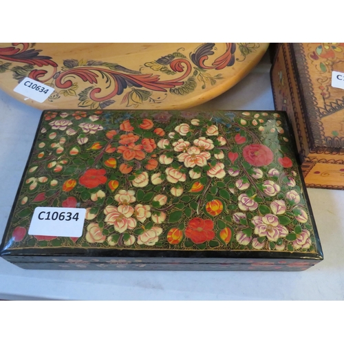 2086 - Selection of Wooden items to include turning cake decorators board plus decorated lidded boxes. See ... 