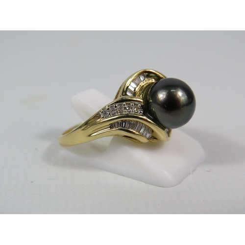 171a - 18ct yellow Gold Diamond and freshwater black pearl, finger size P. 7.1 Grams.