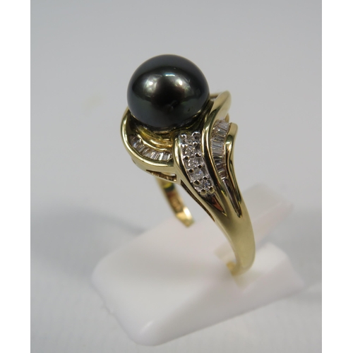 171a - 18ct yellow Gold Diamond and freshwater black pearl, finger size P. 7.1 Grams.