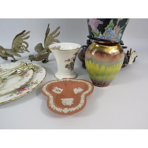 2095 - Mixed lot to include a oriental table lamp, Wedgwood Jasperware, White metal fighting cocks etc.