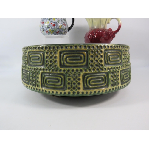 84 - A Large West German Pottery bowl by vetter No 87/30, 11.5