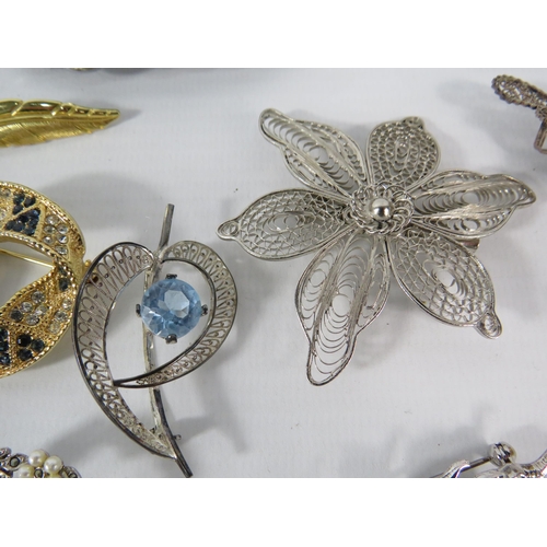 115 - Selection of vintage brooches including Filigree silver.