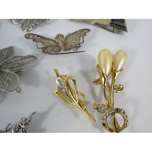 115 - Selection of vintage brooches including Filigree silver.