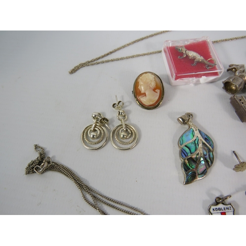 117 - Sterling silver jewellery lot to include a charm bracelet with 22 charms, Total silver weight 130 gr... 